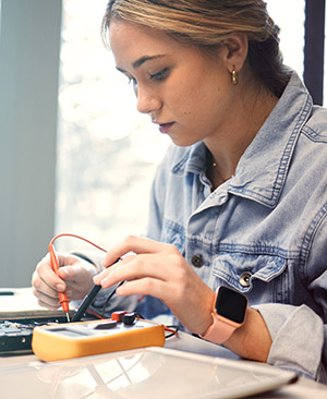 Apprentice testing electronic components